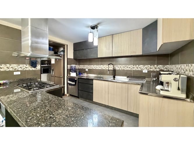 Casa de 4 alcobas en venta en El Castillo, Jamundí, 306 m² · foto 3 de 24