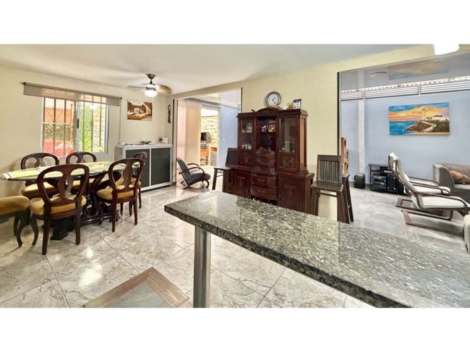 Casa de 4 alcobas en venta en El Castillo, Jamundí, 306 m² · foto 7 de 24