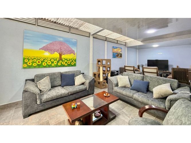 Casa de 4 alcobas en venta en El Castillo, Jamundí, 306 m² · foto 8 de 24