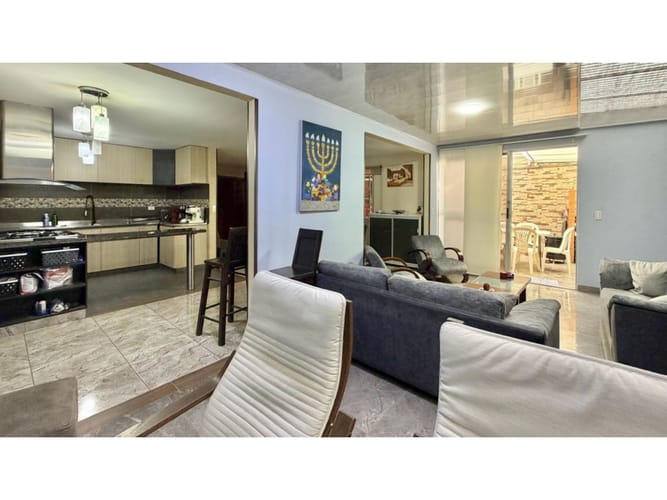 Casa de 4 alcobas en venta en El Castillo, Jamundí, 306 m² · foto 10 de 24