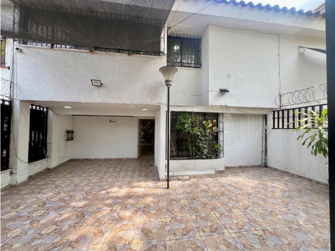 Casa de 4 alcobas en venta en Prados Del Norte, Cali, 290 m² · foto 2 de 24