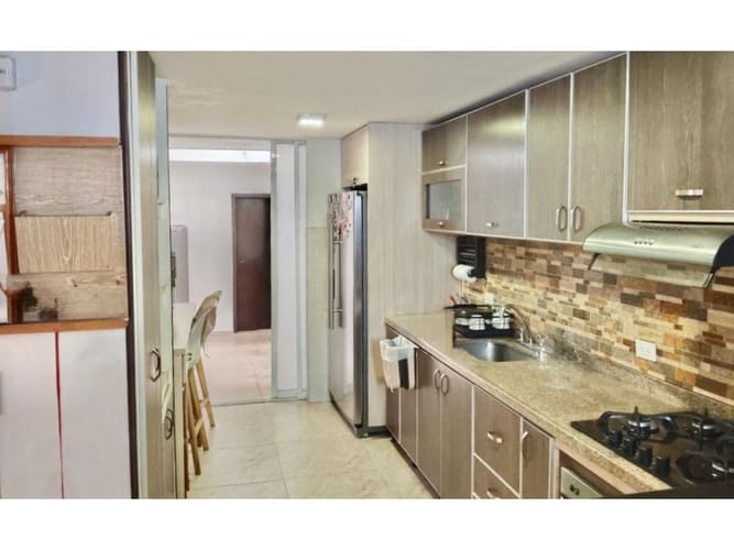 Casa de 5 alcobas en venta en El Limonar, Cali, 300 m² · foto 8 de 24