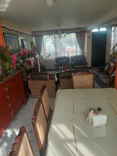 Casa de 5 alcobas en venta en San Luis, Bogotá, 177 m² · foto 2 de 12
