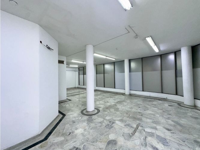 Local en arriendo en Santa Monica, Cali, 320 m² · foto 9 de 24