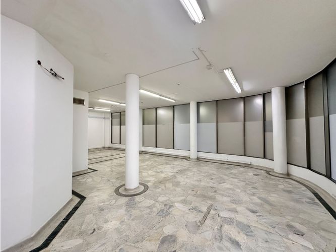 Local en arriendo en Santa Monica, Cali, 320 m² · foto 11 de 24