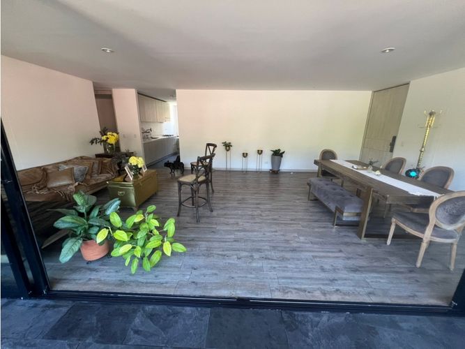 Apartamento de 3 alcobas en venta en Loma Benedictinos, Medellín, 180 m² · foto 2 de 19