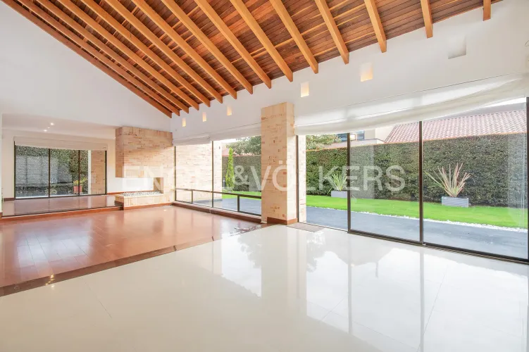 Casa de 4 alcobas en venta en Fonquetá, Chía, 410 m² · foto 2 de 20