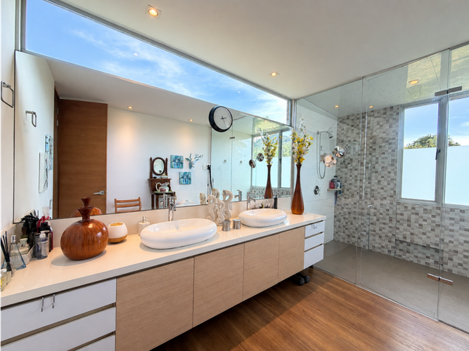 Casa de 3 alcobas en venta en Loma Del Indio, Medellín, 315 m² · foto 9 de 14