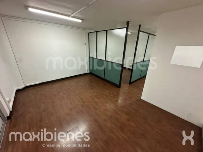 Oficina en arriendo en La Candelaria, Medellín, 30 m² · foto 2 de 9