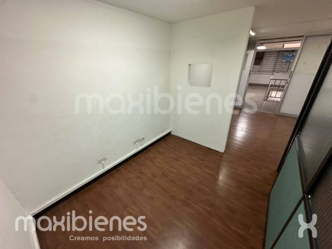 Oficina en arriendo en La Candelaria, Medellín, 30 m² · foto 7 de 9