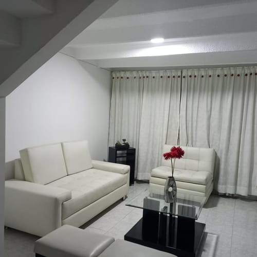 Casa de 5 alcobas en venta en Tisquesusa, Bogotá, 208 m² · foto 2 de 24