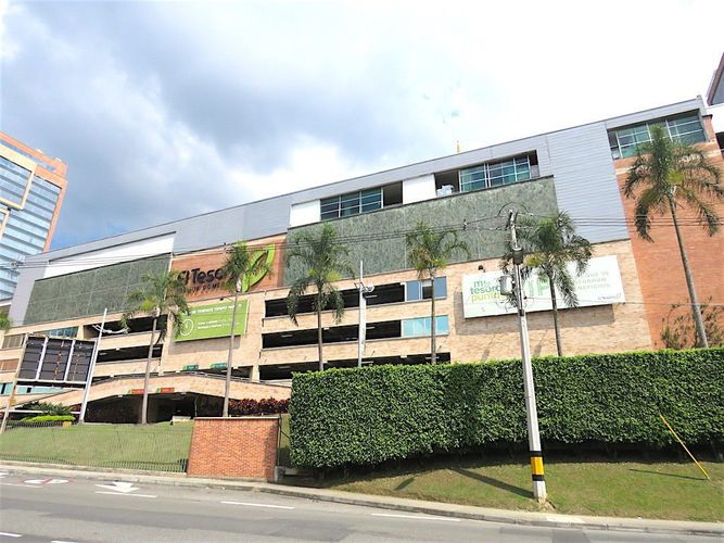 Local en arriendo en Los Naranjos, Medellín, 179 m² · foto 2 de 3