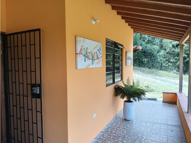 Casa de 3 alcobas en venta en Santa Elena, Medellín, 280 m² · foto 4 de 22