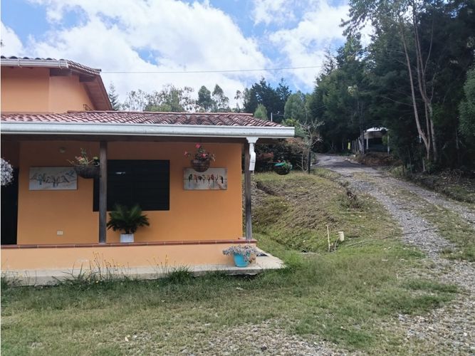 Casa de 3 alcobas en venta en Santa Elena, Medellín, 280 m² · foto 6 de 22