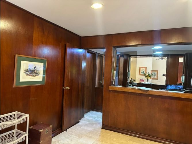 Apartamento de 3 alcobas en venta en Chico, Bogotá, 198 m² · foto 2 de 24