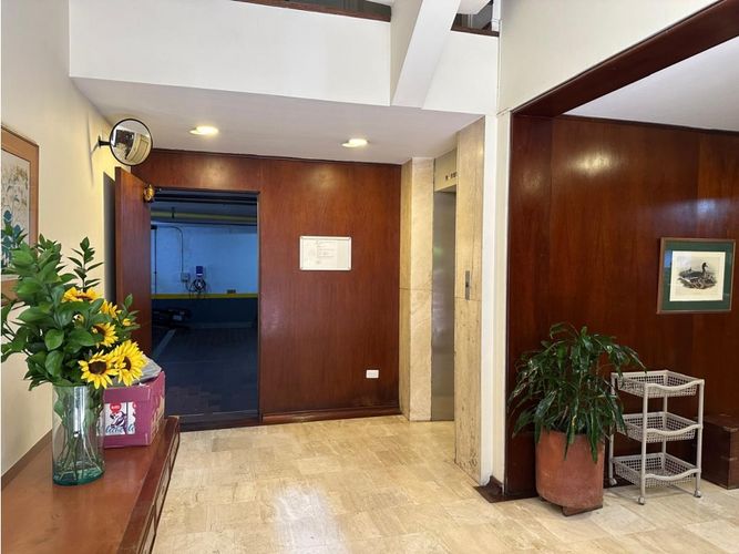 Apartamento de 3 alcobas en venta en Chico, Bogotá, 198 m² · foto 3 de 24