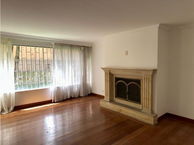 Apartamento de 3 alcobas en venta en Chico, Bogotá, 198 m² · foto 5 de 24