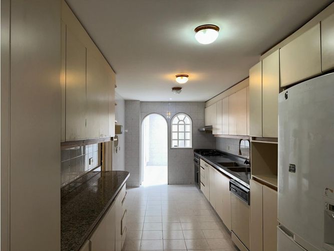 Apartamento de 3 alcobas en venta en Chico, Bogotá, 198 m² · foto 9 de 24