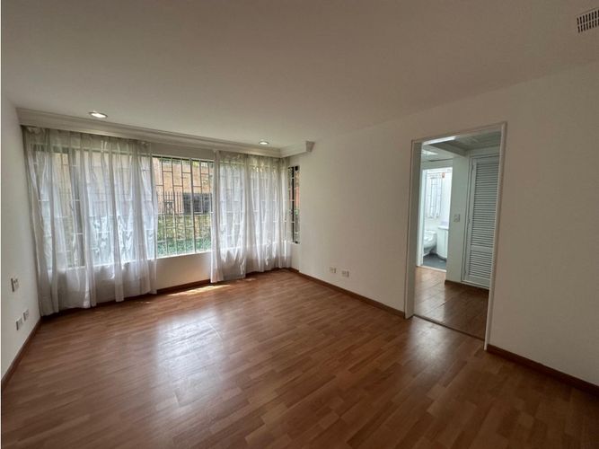 Apartamento de 3 alcobas en venta en Chico, Bogotá, 198 m² · foto 15 de 24