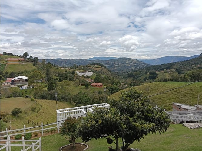 Finca en venta en La Mejia, Guarne, 1150 m² · foto 2 de 17