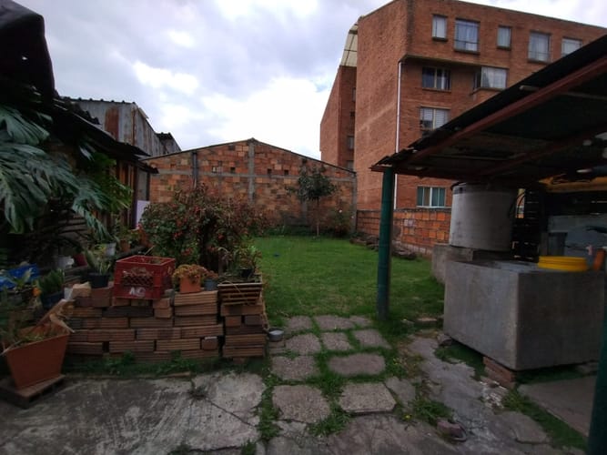 Casa de 6 alcobas en venta en Los Cerezos, Bogotá, 393 m² · foto 3 de 19