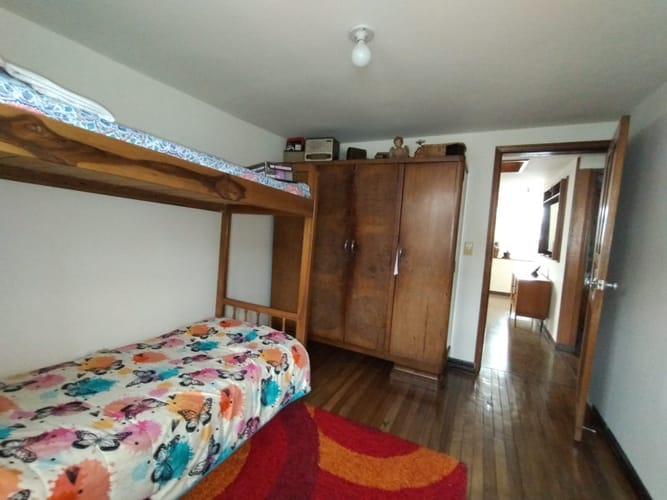 Casa de 6 alcobas en venta en Los Cerezos, Bogotá, 393 m² · foto 10 de 19