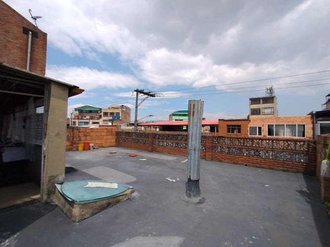 Casa de 6 alcobas en venta en Los Cerezos, Bogotá, 393 m² · foto 15 de 19