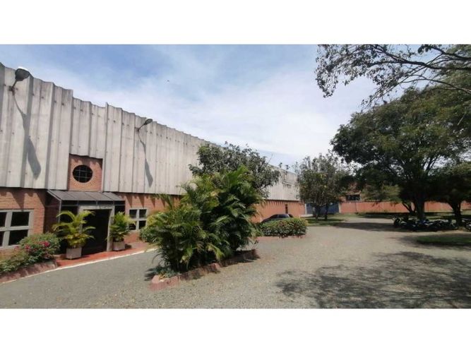 Bodega en venta en Yumbillo, Cali, 3939 m² · foto 2 de 22
