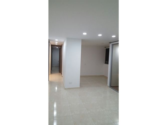 Apartamento de 2 alcobas en venta en Cr. Los Naranjos, Jamundí, 63 m² · foto 4 de 23