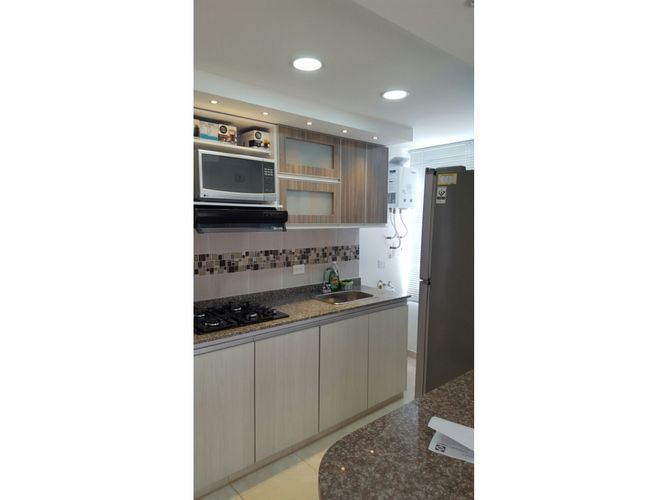 Apartamento de 2 alcobas en venta en Cr. Los Naranjos, Jamundí, 63 m² · foto 6 de 23