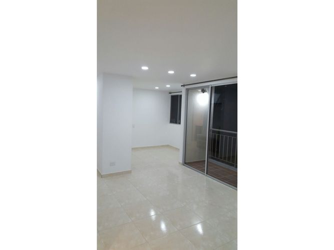 Apartamento de 2 alcobas en venta en Cr. Los Naranjos, Jamundí, 63 m² · foto 11 de 23