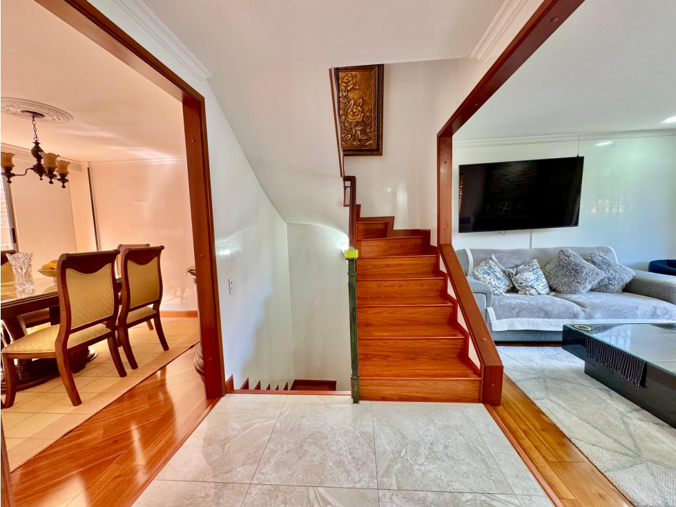 Casa en venta en Colina Campestre, Bogotá · foto 3 de 24
