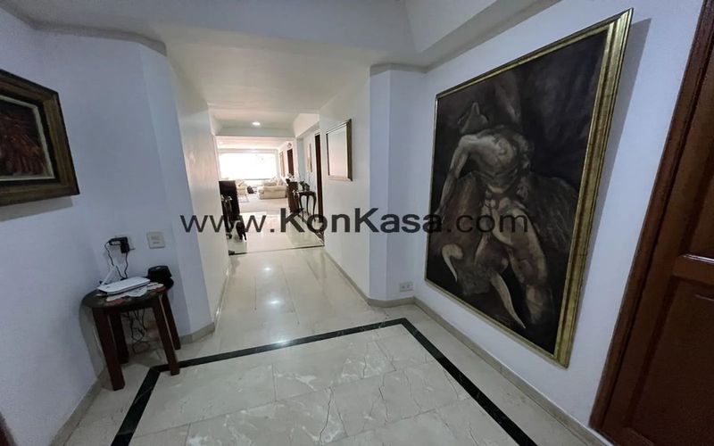 Apartamento de 4 alcobas en venta en Los Rosales, Bogotá, 242 m² · foto 16 de 24