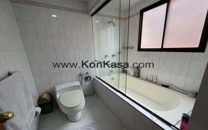Apartamento de 4 alcobas en venta en Los Rosales, Bogotá, 242 m² · foto 22 de 24