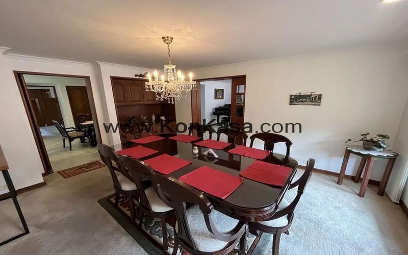 Apartamento de 4 alcobas en venta en Los Rosales, Bogotá, 242 m² · foto 3 de 24