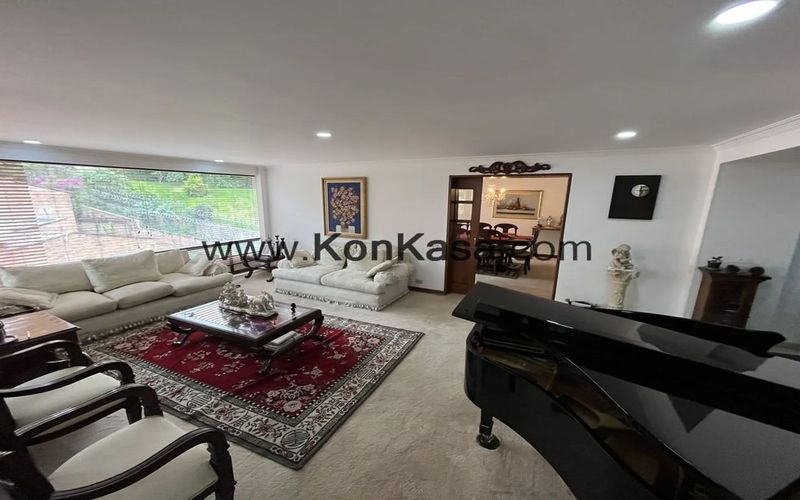Apartamento de 4 alcobas en venta en Los Rosales, Bogotá, 242 m² · foto 8 de 24