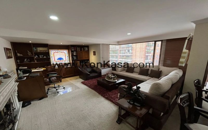 Apartamento de 4 alcobas en venta en Los Rosales, Bogotá, 242 m² · foto 6 de 24