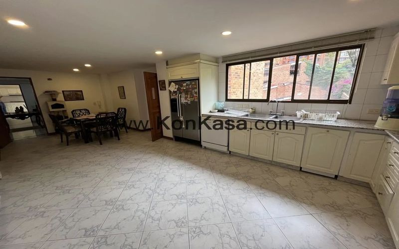 Apartamento de 4 alcobas en venta en Los Rosales, Bogotá, 242 m² · foto 11 de 24