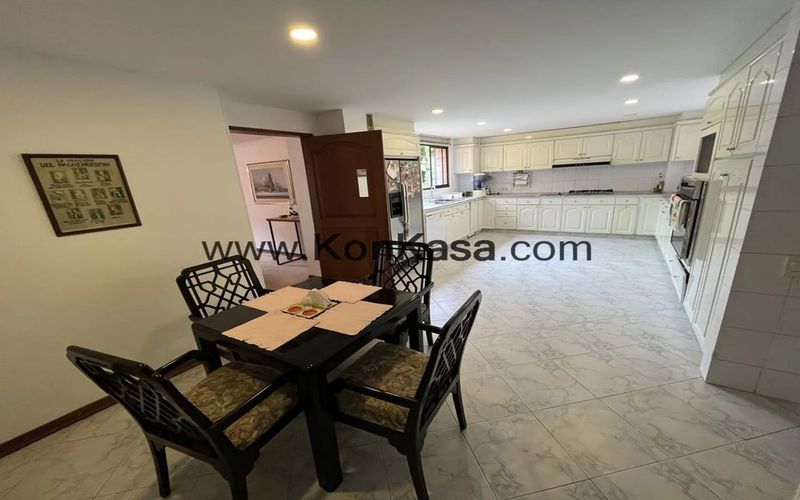 Apartamento de 4 alcobas en venta en Los Rosales, Bogotá, 242 m² · foto 9 de 24
