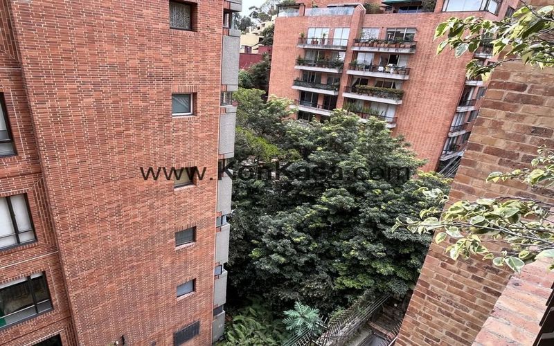 Apartamento de 4 alcobas en venta en Los Rosales, Bogotá, 242 m² · foto 23 de 24