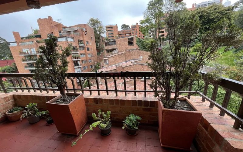 Apartamento de 4 alcobas en venta en Los Rosales, Bogotá, 242 m² · foto 4 de 24