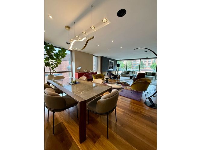 Apartamento de 3 alcobas en venta en Los Rosales, Bogotá, 326 m² · foto 1 de 13
