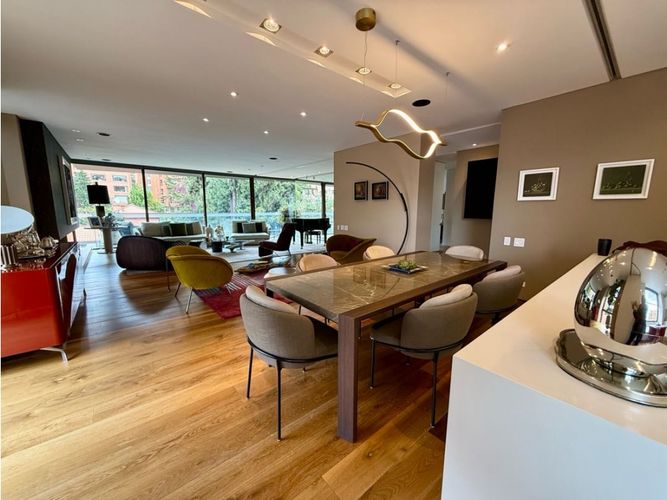 Apartamento de 3 alcobas en venta en Los Rosales, Bogotá, 326 m² · foto 2 de 13