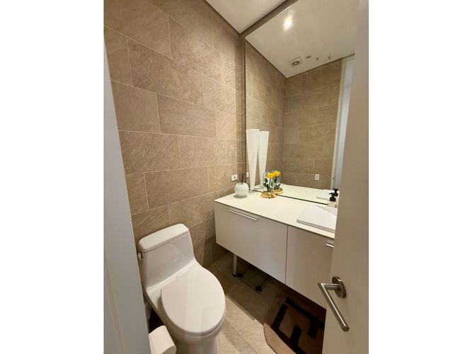 Apartamento de 3 alcobas en venta en Los Rosales, Bogotá, 326 m² · foto 9 de 13