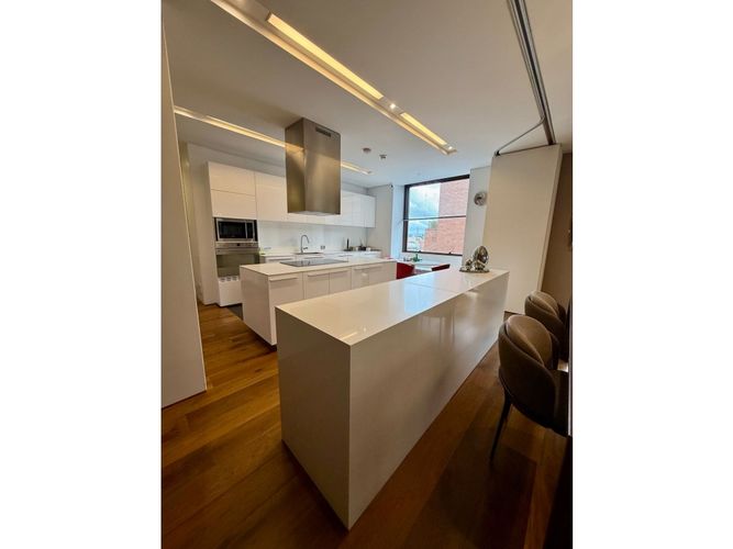 Apartamento de 3 alcobas en venta en Los Rosales, Bogotá, 326 m² · foto 11 de 13