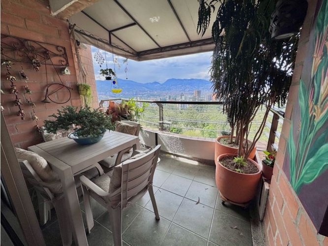 Apartamento de 3 alcobas en venta en El Diamante No. 2, Medellín, 128 m² · foto 2 de 24