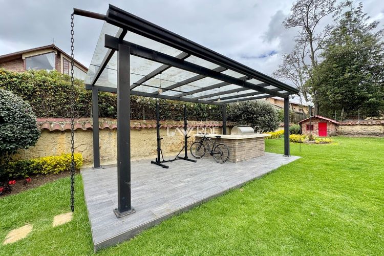Casa de 3 alcobas en venta en San Jose De Bavaria, Bogotá, 260 m² · foto 2 de 24