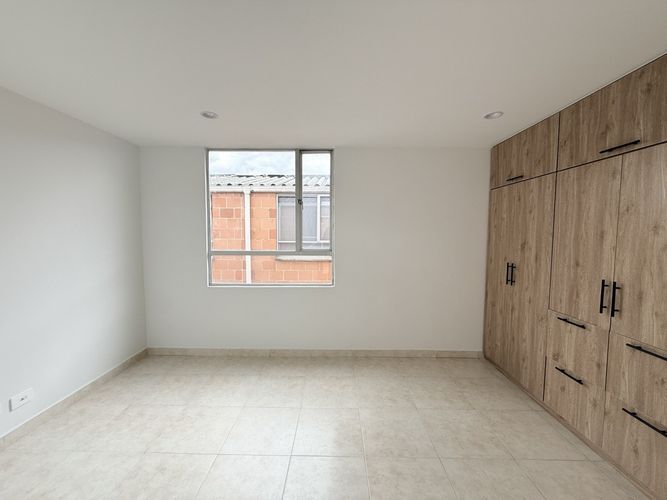 Casa de 3 alcobas en venta en Conjunto Residencial Villas De Alcala, Madrid, 92 m² · foto 10 de 14