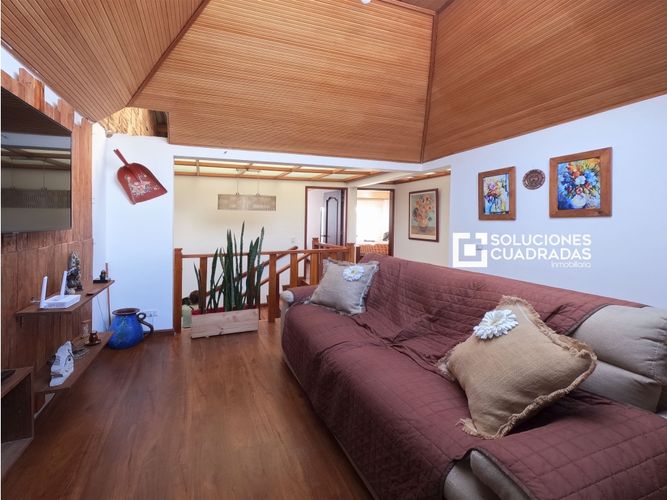 Casa de 3 alcobas en venta en Centro, Sopó, 220 m² · foto 2 de 14
