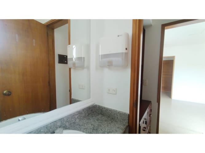 Consultorio en venta en La Mota, Medellín, 73 m² · foto 2 de 20